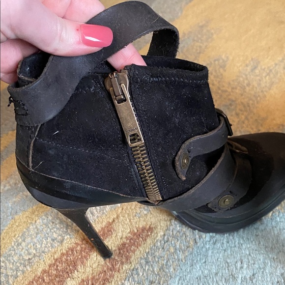Burberry Aviator Buckle Black Buckle Heels Size 37.5 - Picture 6 of 10